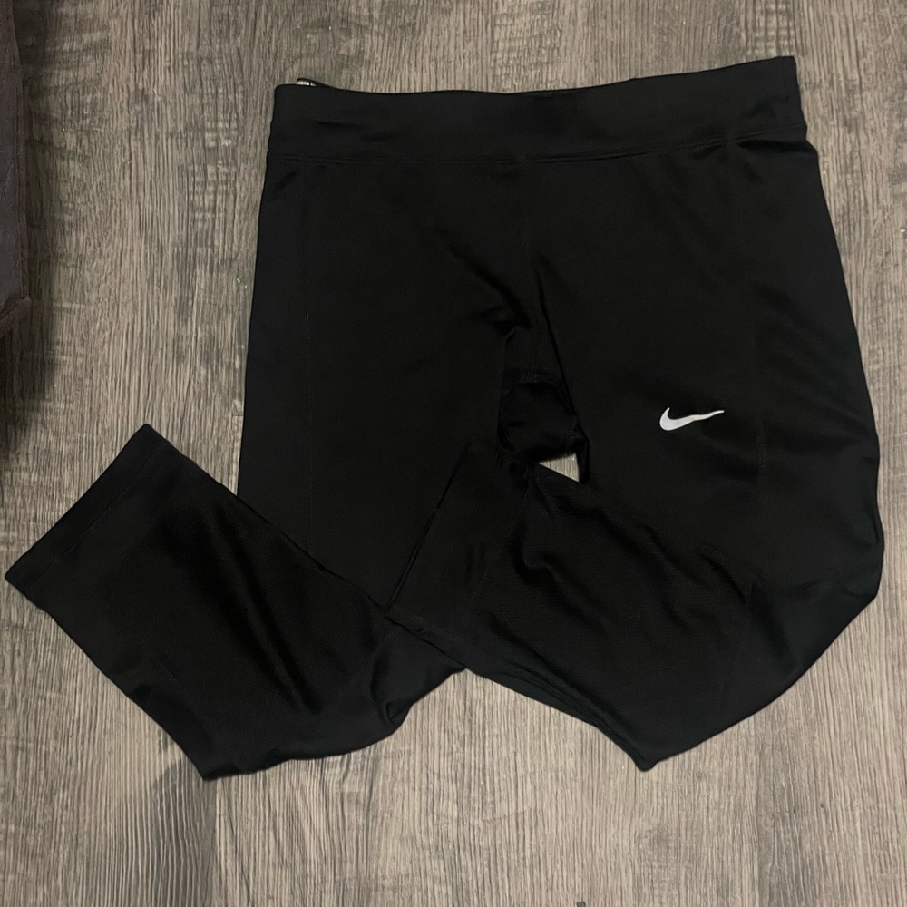 black 3/4 nike leggings